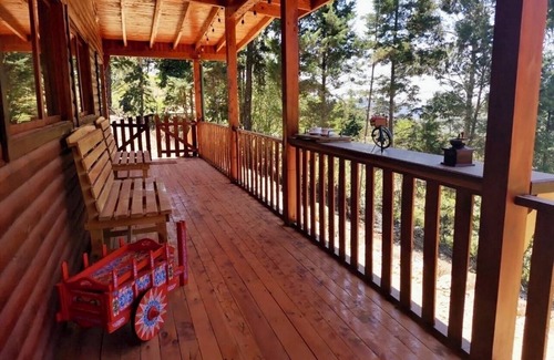Canton Tarrazu Cabin | Pet-Friendly Cabaña Los Abuelos with Kitchen Amenities
