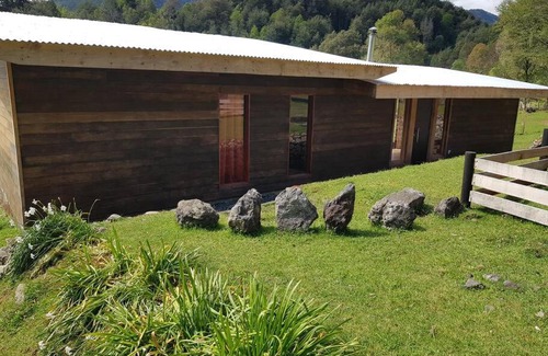 Collentane House | Explore Cabaña los Arándanos: Pet-Friendly Retreat
