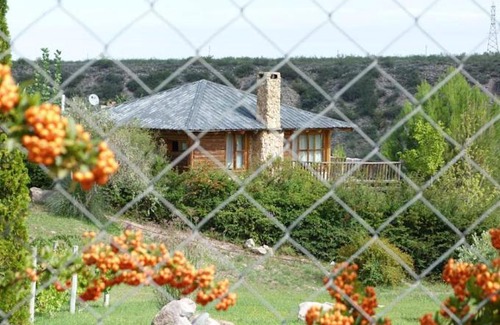 Cacheuta Ski Chalet | Cozy Cabaña Los Manzano: Family-Friendly with Pool Access