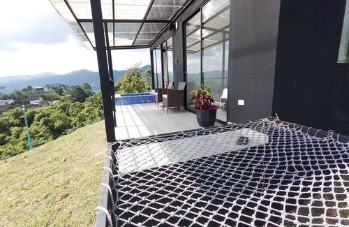 La Estrella Cottage | Nature Retreat: Pet-Friendly Cabin with Spa and Hot Tub