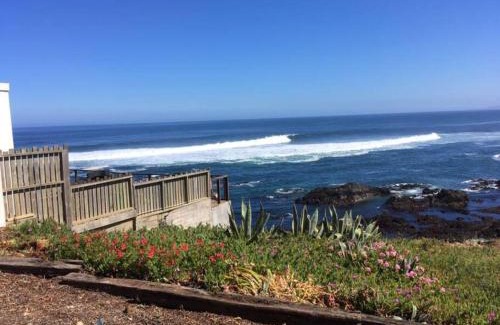Pichilemu House | Oceanfront Cabaña Mar Pichilemu with Hot Tub & Fireplaces