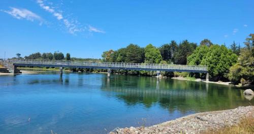 Calbuco House | Welcoming Cabaña Oro Rayado in Calbuco with Pool & Breakfast