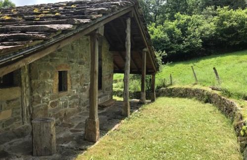 San Roque de Riomiera House | Pet-Friendly Cabaña Pasiega: A Guest Favorite at 9.4/10