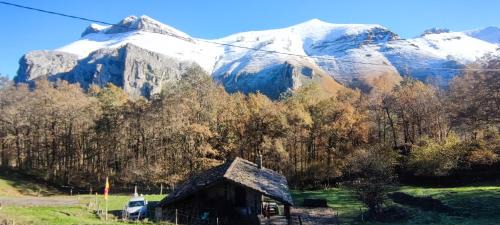 San Roque de Riomiera House | Pet-Friendly Cabaña Pasiega: A Guest Favorite at 9.4/10