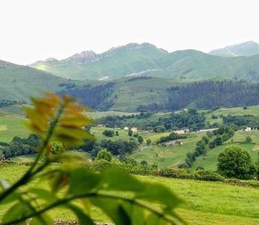 Selaya House | Unique Cabaña Pasiega: Pet & Child Friendly Retreat