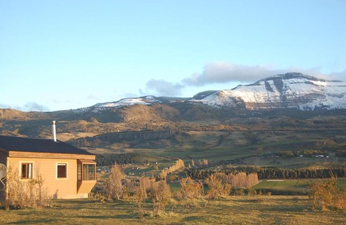 Coyhaique House | Pet-Friendly Cabaña Patagonia Nativa with Hot Tub & Pool