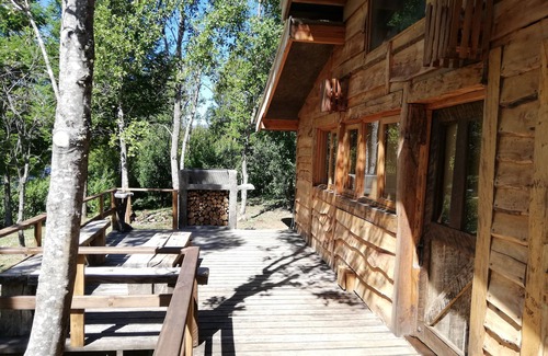 Pucon House | Rustic Cabin Retreat by the Trancura River with Kitchen