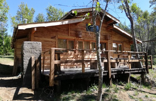 Pucon House | Rustic Cabin Retreat by the Trancura River with Kitchen