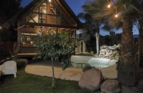 Salta House | Cabaña rústica con pileta tipo playa en Salta Capital