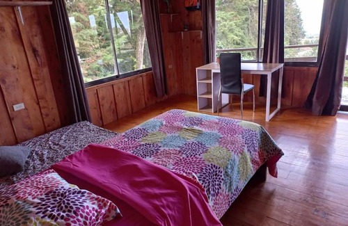 Fraijanes House | Pet-Friendly Cabaña Rústica en Poás - 9/10 Guest Rated