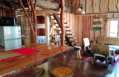 Pucon House | Rustic Cabaña in Pucón: Family-Friendly with Spa & Kitchen