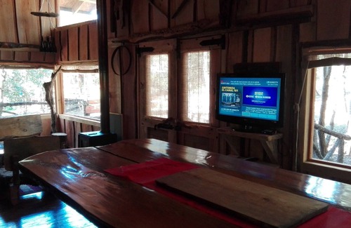 Pucon House | Rustic Cabaña in Pucón: Family-Friendly with Spa & Kitchen