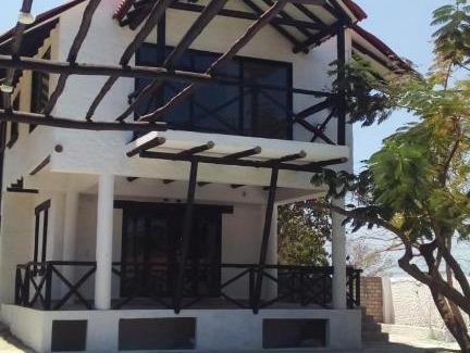 Papare House | Inviting Cabaña Recinto del Pensar with Pool & Hot Tub