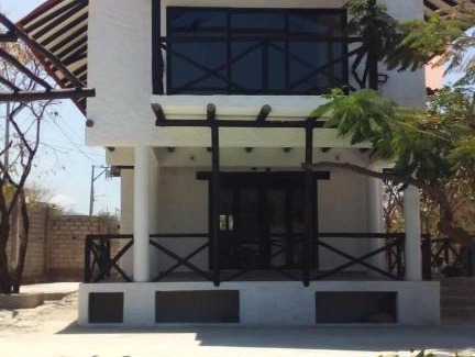 Papare House | Inviting Cabaña Recinto del Pensar with Pool & Hot Tub