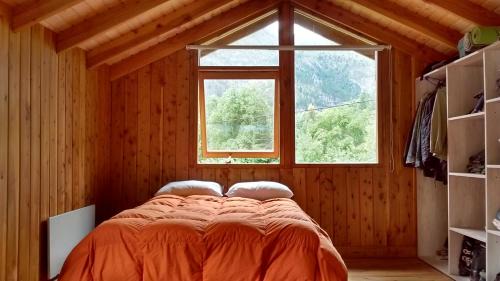 Lago Puelo House | Discover Cabaña Rufus: Family-Friendly Retreat with High Ratings