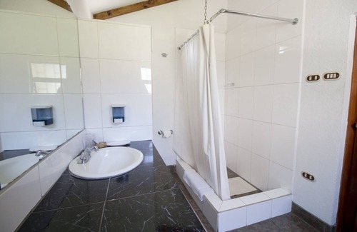 Zona 9 de Mixco Hotel | Inviting Cabaña Suiza: Pool, Spa and Family-Friendly Stay