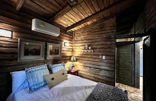La Joya House | Inviting Cabaña típica los Pintores: Pet-Friendly Retreat