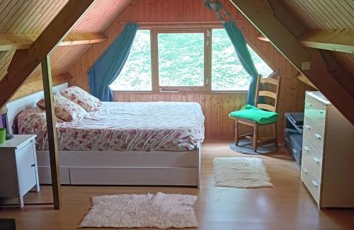 Larrauri-Markaida Ski Chalet | Scenic Tirolesa Cabin with Pool Near Bakio