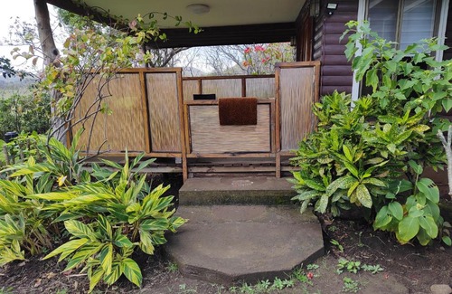Hanga Roa Ski Chalet | Inviting Cabaña Uka Moana - Pet and Child Friendly Retreat