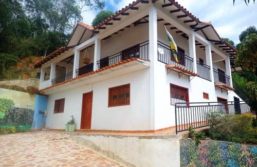 Zapatoca House | Cozy Cabaña Villa Esperanza: Pet-Friendly & Family Welcoming