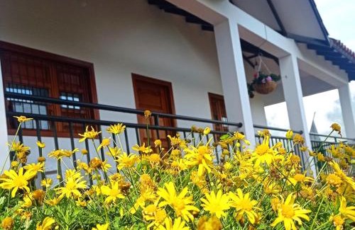 Zapatoca House | Cozy Cabaña Villa Esperanza: Pet-Friendly & Family Welcoming