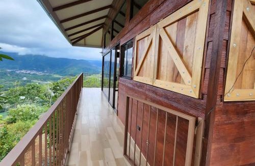 Paraiso House | Pet-Friendly Cabañas Vista de Oro with Oceanfront Views