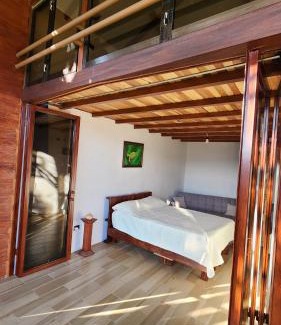 Paraiso House | Pet-Friendly Cabañas Vista de Oro with Oceanfront Views
