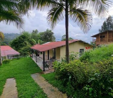 San Francisco House | Cozy Cabaña 4 Caminos with Pool & Breakfast Included