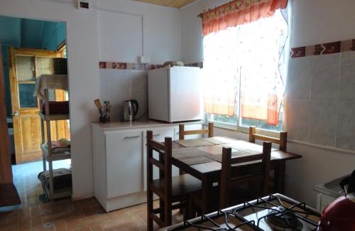 Hanga Roa Cabin | Family-Friendly Cabañas Akiko - Guest Rated 9.4/10