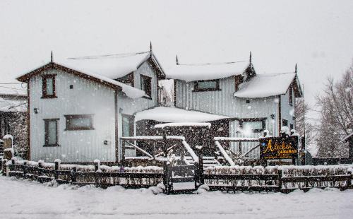 Macrozona Meseta Cerro Calafate Cabin | Pet-Friendly Cabañas Alechen: Rated 10/10 by Guests