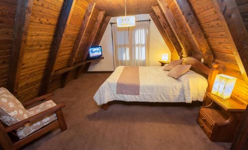 San Martin de los Andes Ski Chalet | Family-Friendly Cabañas Antilhue with Private Pool & Breakfast