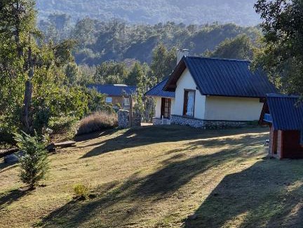 Angostura Cabin | Cozy Cabañas & Aparts Lancuyen, Family and Pet Friendly Stay