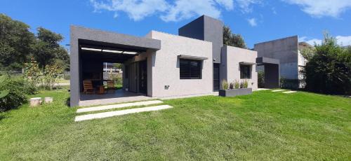 Santa Rosa de Calamuchita House | Pet-Friendly Cabañas Buena Vista with Pool in Santa Rosa
