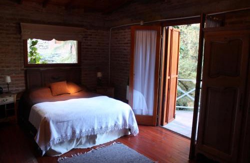 Bosque Peralta Ramos Cabin | Unforgettable Cabañas Arehue: Pet Friendly with Kitchen