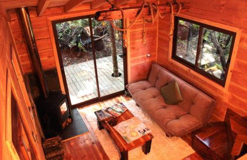 Panguipulli Cabin | Tranquil Cabañas Bosque Milenario with Ocean View & Hot Tub