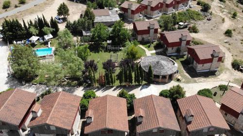 Buenache de la Sierra Apartment | Pet-Friendly Cabañas Buenache with Pool and Restaurant
