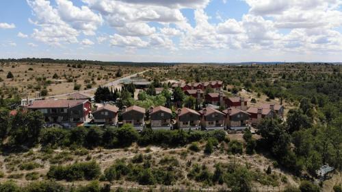 Buenache de la Sierra Apartment | Pet-Friendly Cabañas Buenache with Pool and Restaurant