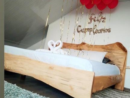 San Antonio del Tequendama Ski Chalet | Discover Cabañas Ian: Family-Friendly Retreat with Hot Tub