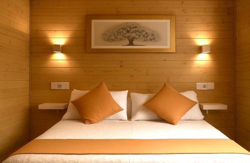 Santiago de Compostela Other | Pet-Friendly Retreat at Cabañas Compostela - Guest Rated 9/10