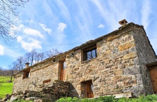 San Roque de Riomiera Ski Chalet | Enchanting Cabañas with Pet and Child-Friendly Amenities