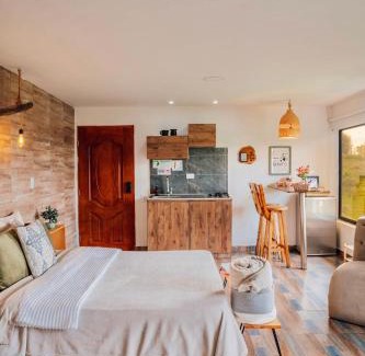 Marinilla Apartment | Relaxing Cabañas with Hot Tub & Fireplace - Casa Floral
