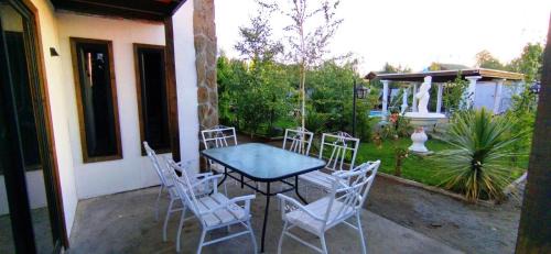 Quillon House | Cozy Cabañas con Tinaja for Family Fun and Relaxation