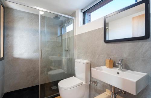 Oleiros Apartment | Outstanding Oceanfront Stay at Cabañas de Canide