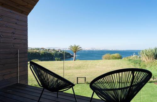 Oleiros Apartment | Outstanding Oceanfront Stay at Cabañas de Canide