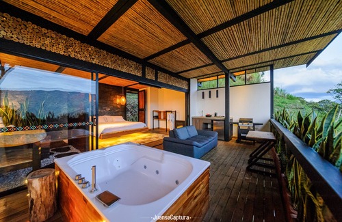 Barbosa Cabin | Nature Retreat: Luxury Cabañas Just 40 Min from Medellín