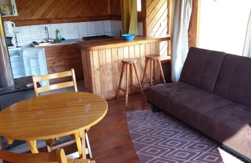La Union Cabin | Cozy Cabañas de Madera: Pet-Friendly Retreat with Spa