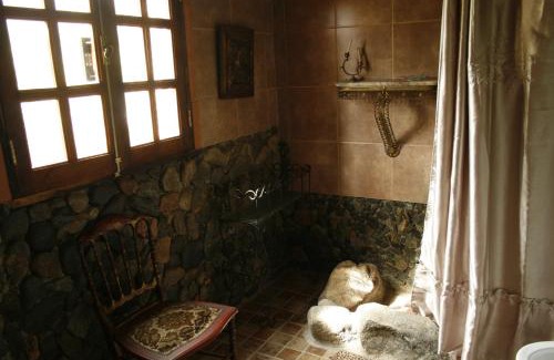 Chilecito Cabin | Pet-Friendly Cabañas de Montaña Rio Amarillo with Pool