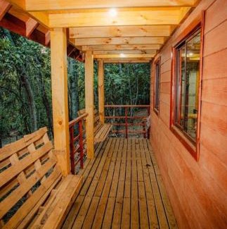 Casa de Lata Ski Chalet | Pet-Friendly Cabañas El Mirador de Recinto with Pool & Hot Tub