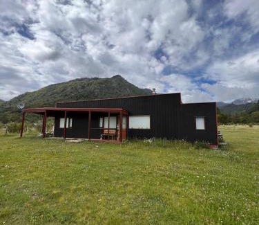 Malalcahuello House | Pet-Friendly Cabañas Estero Caracoles with Hot Tub & Breakfast