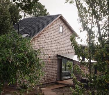 Puerto Varas Cabin | Family-Friendly Cabañas Foráneo with Hot Tub & Kitchen